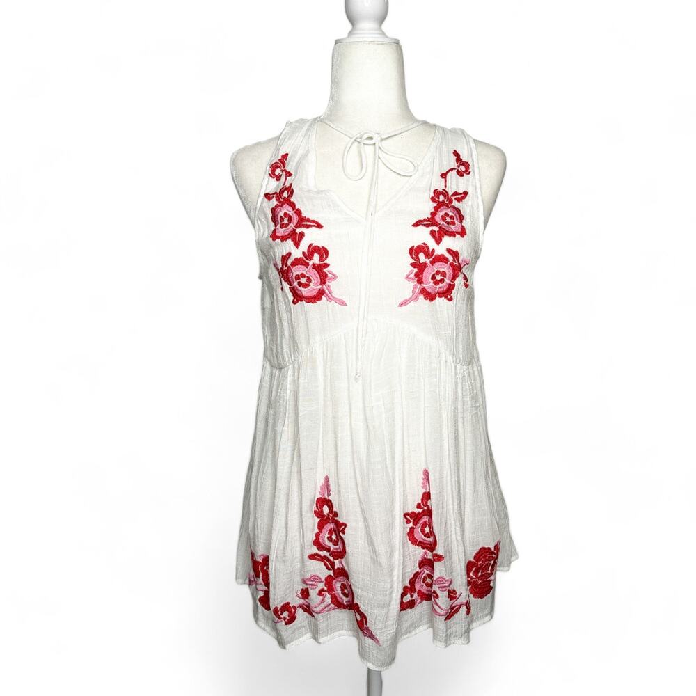 Vici Boho Embroidered Floral Sleeveless Flowy Tunic White Medium
